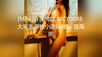 大神偷拍美女裙底风光巨乳眼镜妹和男友逛街长裙蓝色窄内骚气侧漏+长裙眼镜妹逛街肉丝袜半透明骚内贴着屁股拍