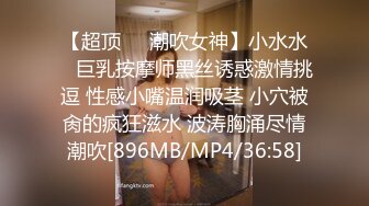 广西夫妻户外勾搭~老婆，你给胸她看一下勾引~我把老婆给你搞，你也给我介绍一个嘛，我老公很大方的，我们经常换妻！最后商量一起回家里搞！