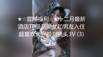 饥渴小少妇颜值不错主动给躺在床上的小哥哥舔鸡巴，激情上位还要小哥给舔逼，刮了毛的骚逼很是性感特写展示