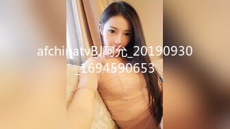 [MP4/ 381M] 新人下海颜值嫩妹妹！细腰贫乳宿舍诱惑！穿上吊带黑丝袜，掰开紧致小穴