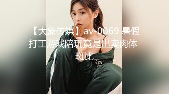 长着一张瓷娃娃极品的美女 制服装皮短裤时尚装扮漂亮